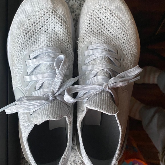 nike running shoes - Picture 2 of 3